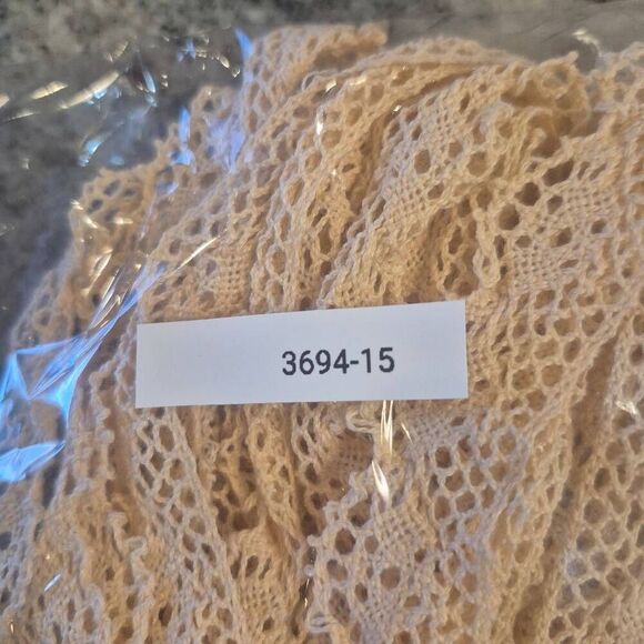 Lace, Crocheted Cotton Peach 3/4" wide x 7 yds - Picture 2 of 4